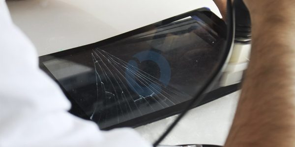 Reparação do ecrã de um Tablet Insys 10