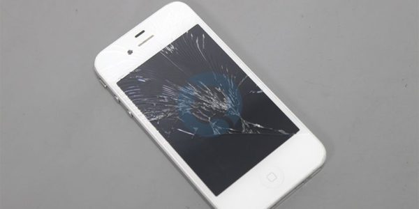 iPhone 4 com Ecrã danificado